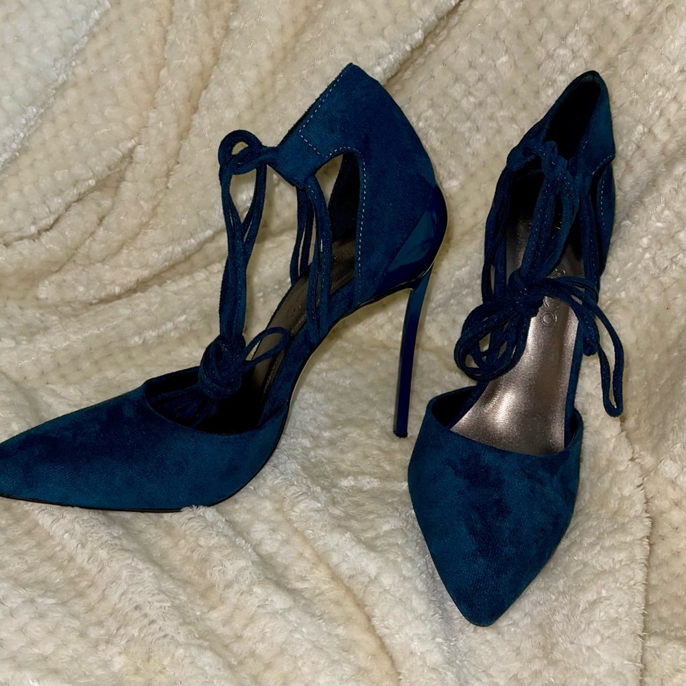 New, size 8, Rag & Co navy suede stiletto heels! Beautifully ties @ the ankle!